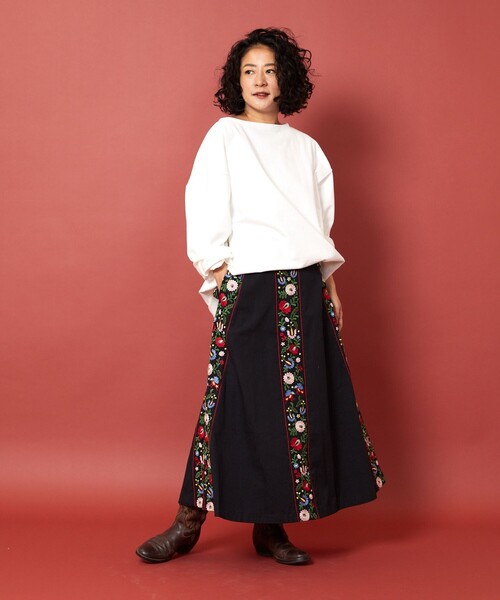 yko様 新品 Freada フリーダ ベロア刺繍 Vネック プルオーバー 黒 Freada（フリーダ）の「Freada/フリーダ ベロア刺繍 Vネック