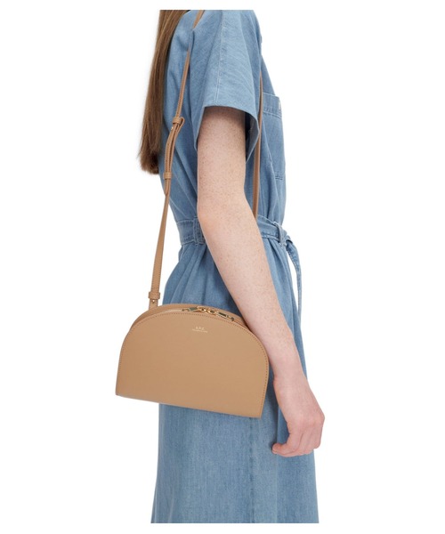 A.P.C.（アーペーセー）の「CLUTCH DEMI-LUNE  24P（クラッチバッグ・レディース・ベージュ系その他・ONESIZE）」の9枚目の写真