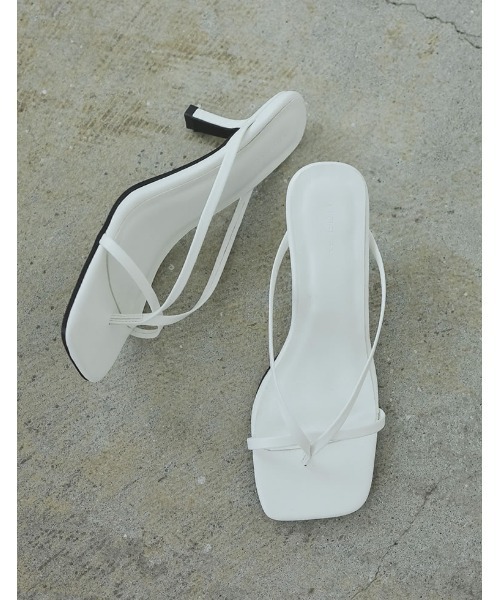 Re:EDIT（リエディ）の「[大きいサイズ有]細ストラップスクエアトゥトングサンダル（サンダル・レディース・ブラック/シルバー/ホワイト/ゴールド・SMALL/MEDIUM/LARGE/X-LARGE/XX-LARGE）」の2枚目の写真