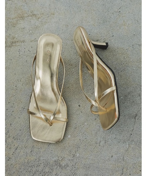 Re:EDIT（リエディ）の「[大きいサイズ有]細ストラップスクエアトゥトングサンダル（サンダル・レディース・ブラック/シルバー/ホワイト/ゴールド・SMALL/MEDIUM/LARGE/X-LARGE/XX-LARGE）」の4枚目の写真
