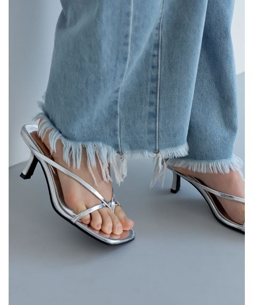 Re:EDIT（リエディ）の「[大きいサイズ有]細ストラップスクエアトゥトングサンダル（サンダル・レディース・ブラック/シルバー/ホワイト/ゴールド・SMALL/MEDIUM/LARGE/X-LARGE/XX-LARGE）」の7枚目の写真