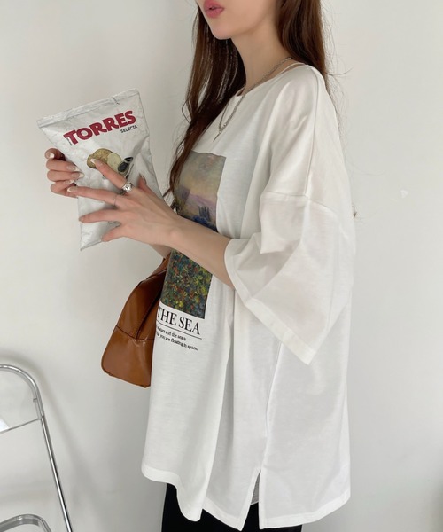 Ada.（エイダ）の「絵画プリント ビッグTシャツ（Tシャツ/カットソー・レディース・ブラック/オフホワイト/ブルー・FREE）」の4枚目の写真