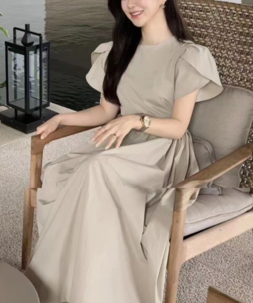 a lot of love（ア ロット オブ ラブ）の「チューリップスリーブ プレーンワンピース（ワンピース・レディース・ベージュ/ネイビー・FREE）」の4枚目の写真