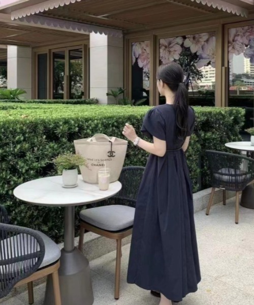 a lot of love（ア ロット オブ ラブ）の「チューリップスリーブ プレーンワンピース（ワンピース・レディース・ベージュ/ネイビー・FREE）」の7枚目の写真