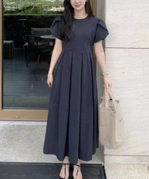 a lot of love（ア ロット オブ ラブ）の「チューリップスリーブ プレーンワンピース（ワンピース・レディース・ベージュ/ネイビー・FREE）」の8枚目の写真