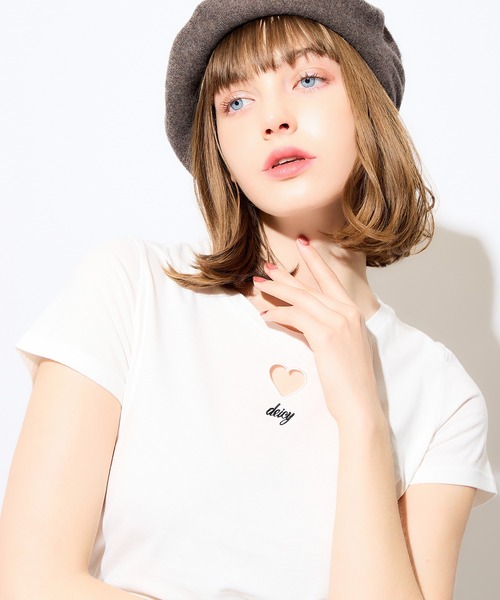 DEICY(デイシー)の「ハートカットアウトTシャツ(Tシャツ/カットソー・レディース・ピンク/ベージュ/オフホワイト・FREE)」の21枚目の写真