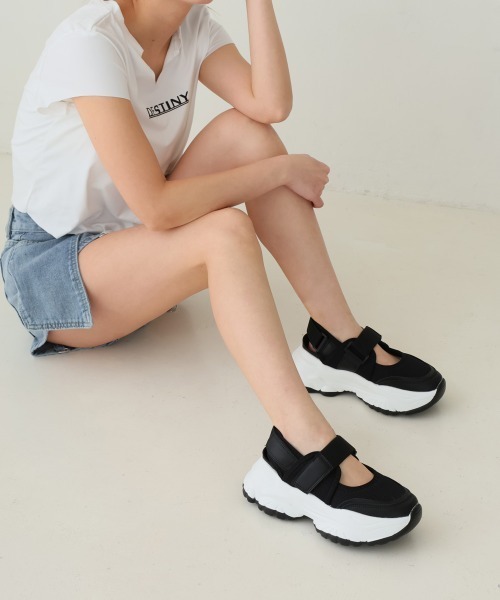 DEMETER(デメテル)の「軽量 厚底 ボリュームソール ベルクロストラップ スニーカーサンダル(サンダル・レディース・ブラック系その他/ブラック/ホワイト・S/M/L/LL)」の4枚目の写真