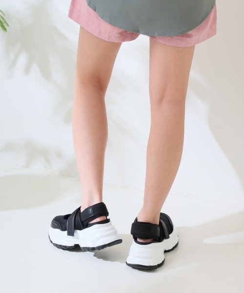DEMETER(デメテル)の「軽量 厚底 ボリュームソール ベルクロストラップ スニーカーサンダル(サンダル・レディース・ブラック系その他/ブラック/ホワイト・S/M/L/LL)」の12枚目の写真