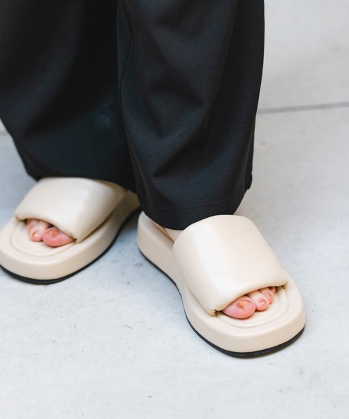 RODE SKO（ロデスコ）の「プラットフォームパフサンダル（サンダル・レディース・アイボリー/ブラック・38/37）」の3枚目の写真
