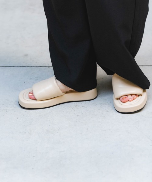 RODE SKO（ロデスコ）の「プラットフォームパフサンダル（サンダル・レディース・アイボリー/ブラック・38/37）」の6枚目の写真