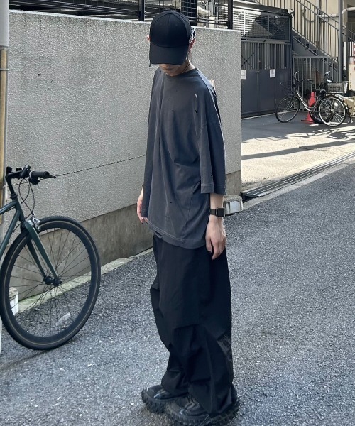 Chikashitsu +（チカシツプラス）の「ストリートファッション Chikashitsu + チカシツプラス side belt design cap サイドベルト デザインキャップ ボールキャップ 帽子 テック系ファッション 韓国ファッション 韓国ストリート（キャップ・メンズ・ブラック・ONE SIZE）」の11枚目の写真