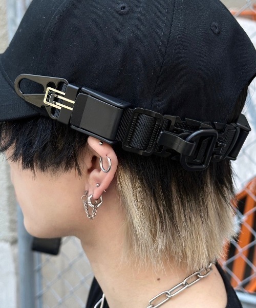 Chikashitsu +（チカシツプラス）の「ストリートファッション Chikashitsu + チカシツプラス side belt design cap サイドベルト デザインキャップ ボールキャップ 帽子 テック系ファッション 韓国ファッション 韓国ストリート（キャップ・メンズ・ブラック・ONE SIZE）」の19枚目の写真