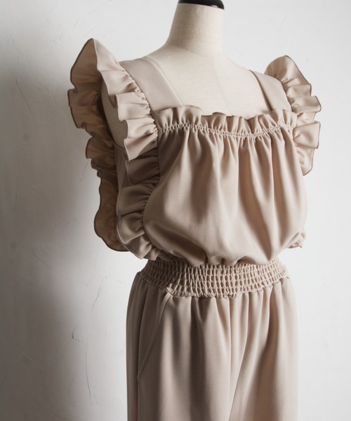 tocco closet(トッコ クローゼット)の「フリル付きウエストシャーリングカットオールインワン(つなぎ/オールインワン・レディース・グレイッシュベージュ/ブラック・M)」の4枚目の写真
