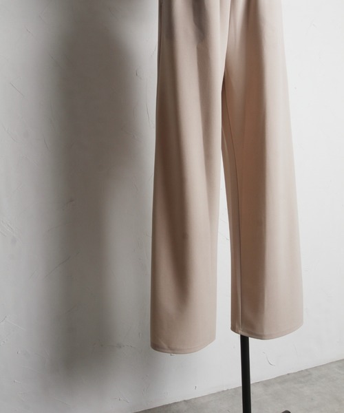 tocco closet(トッコ クローゼット)の「フリル付きウエストシャーリングカットオールインワン(つなぎ/オールインワン・レディース・グレイッシュベージュ/ブラック・M)」の5枚目の写真