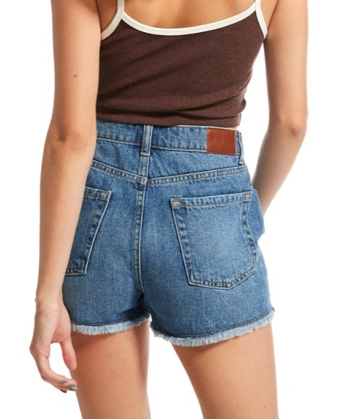 ROXY（ロキシー）の「NEW SWELL DENIM SHOR/ロキシーデニムショートパンツ（デニムパンツ・レディース・ブルー・27inch/26inch/25inch/24inch）」の6枚目の写真