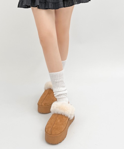 Shoes in Closet（シューズインクローゼット）の「【新色追加】軽量厚底 かかとバンド付 ボア ムートンサンダル 6824（スリッポン・レディース・ブラック/ブラウン系その他/ライトベージュ/キャメル・LL/S/M/L）」の11枚目の写真