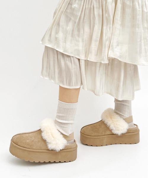 Shoes in Closet（シューズインクローゼット）の「【新色追加】軽量厚底 かかとバンド付 ボア ムートンサンダル 6824（スリッポン・レディース・ブラック/ブラウン系その他/ライトベージュ/キャメル・LL/S/M/L）」の20枚目の写真