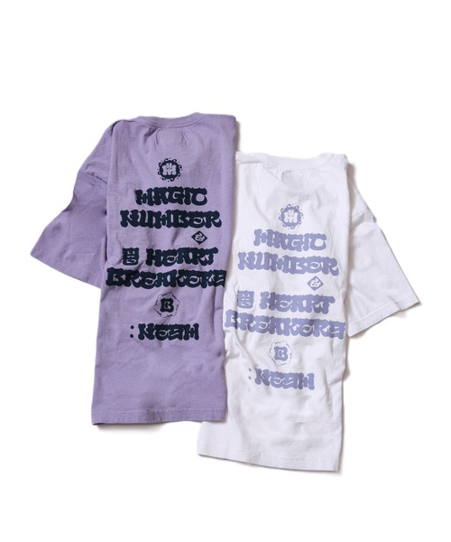 MAGIC NUMBER（マジック ナンバー）の「【MAGIC NUMBER】MAGIC NUMBER×BEDWIN & THE HEARTBREAKERS NESM ORIENTAL BUBBLE FONT S/S T-SHIRT（Tシャツ/カットソー・メンズ・ホワイト/パープル・MEDIUM/LARGE/X-LARGE）」の5枚目の写真