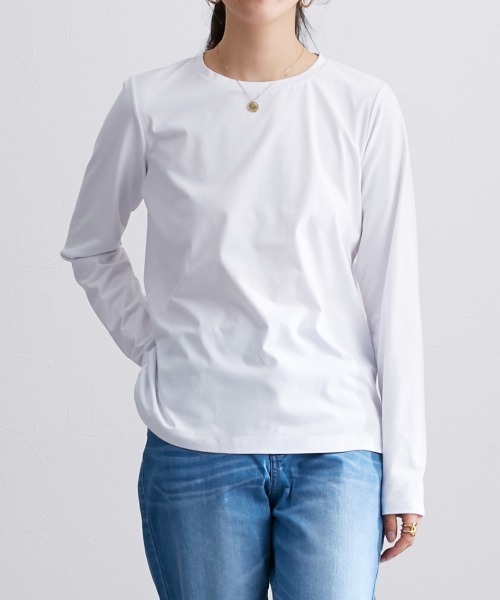slattgir（スラットジール）の「高身長　綿混ＯＮにもOFFにも使えるキレイ見え長袖Ｔシャツ　（トールサイズ）（Tシャツ/カットソー・レディース・ネイビー/オフホワイト/ブラック・LL/L/M）」の8枚目の写真