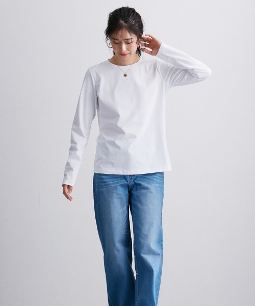 slattgir（スラットジール）の「高身長　綿混ＯＮにもOFFにも使えるキレイ見え長袖Ｔシャツ　（トールサイズ）（Tシャツ/カットソー・レディース・ネイビー/オフホワイト/ブラック・LL/L/M）」の10枚目の写真