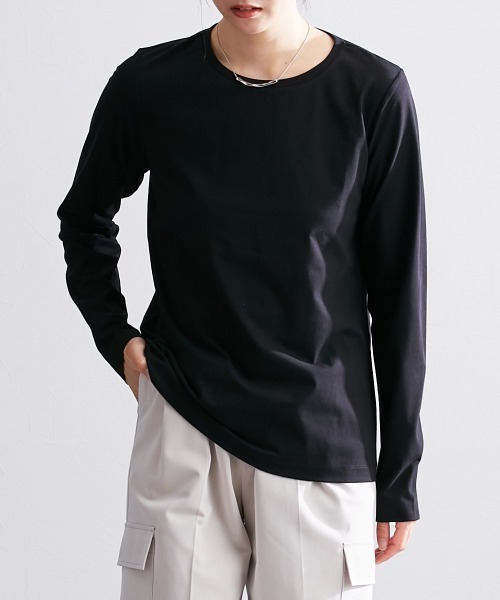 slattgir（スラットジール）の「高身長　綿混ＯＮにもOFFにも使えるキレイ見え長袖Ｔシャツ　（トールサイズ）（Tシャツ/カットソー・レディース・ネイビー/オフホワイト/ブラック・LL/L/M）」の20枚目の写真