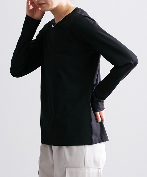 slattgir（スラットジール）の「高身長　綿混ＯＮにもOFFにも使えるキレイ見え長袖Ｔシャツ　（トールサイズ）（Tシャツ/カットソー・レディース・ネイビー/オフホワイト/ブラック・LL/L/M）」の12枚目の写真