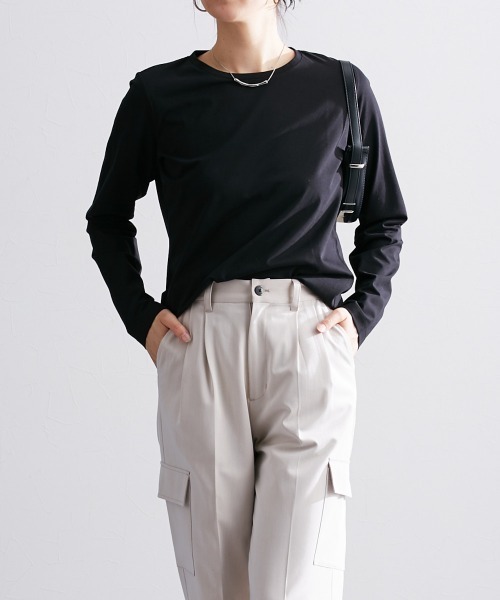slattgir（スラットジール）の「高身長　綿混ＯＮにもOFFにも使えるキレイ見え長袖Ｔシャツ　（トールサイズ）（Tシャツ/カットソー・レディース・ネイビー/オフホワイト/ブラック・LL/L/M）」の22枚目の写真