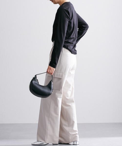 slattgir（スラットジール）の「高身長　綿混ＯＮにもOFFにも使えるキレイ見え長袖Ｔシャツ　（トールサイズ）（Tシャツ/カットソー・レディース・ネイビー/オフホワイト/ブラック・LL/L/M）」の13枚目の写真