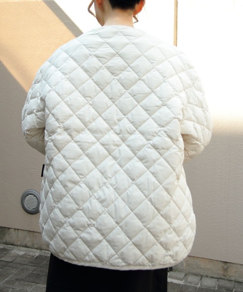 GYMPHLEX（ジムフレックス）の「GYMPHLEX/ジムフレックス　キルトダウンカラーレスジャケット　QUILT DOWN COLLARLESS JACKET　GY-A0431 NYM（ダウンジャケット/コート・レディース・ブラック/ナチュラル/ライトベージュ/オリーブ・14）」の16枚目の写真