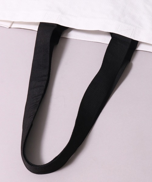 THE NORTH FACE（ザノースフェイス）の「(IT)【THE NORTH FACE】White Label ショッパー バッグ[Lサイズ]（エコバッグ/サブバッグ・メンズ・オフホワイト/ライトホワイト・ONE SIZE）」の4枚目の写真