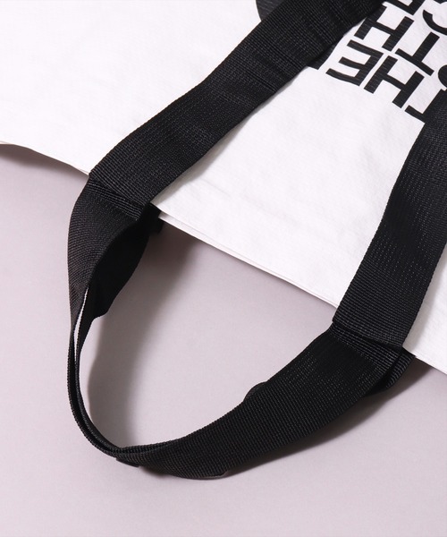 THE NORTH FACE（ザノースフェイス）の「(IT)【THE NORTH FACE】White Label ショッパー バッグ[Lサイズ]（エコバッグ/サブバッグ・メンズ・オフホワイト/ライトホワイト・ONE SIZE）」の3枚目の写真