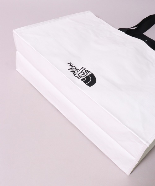THE NORTH FACE（ザノースフェイス）の「(IT)【THE NORTH FACE】White Label ショッパー バッグ[Lサイズ]（エコバッグ/サブバッグ・メンズ・オフホワイト/ライトホワイト・ONE SIZE）」の15枚目の写真