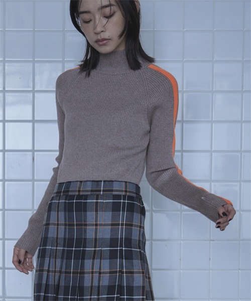 miette（ミエット）の「配色ラインラグランスリーブハイネックニット（ニット/セーター・レディース・アイボリー/ブラック/ネイビー/グレー・FREE）」の9枚目の写真