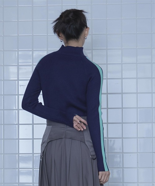 miette（ミエット）の「配色ラインラグランスリーブハイネックニット（ニット/セーター・レディース・アイボリー/ブラック/ネイビー/グレー・FREE）」の11枚目の写真