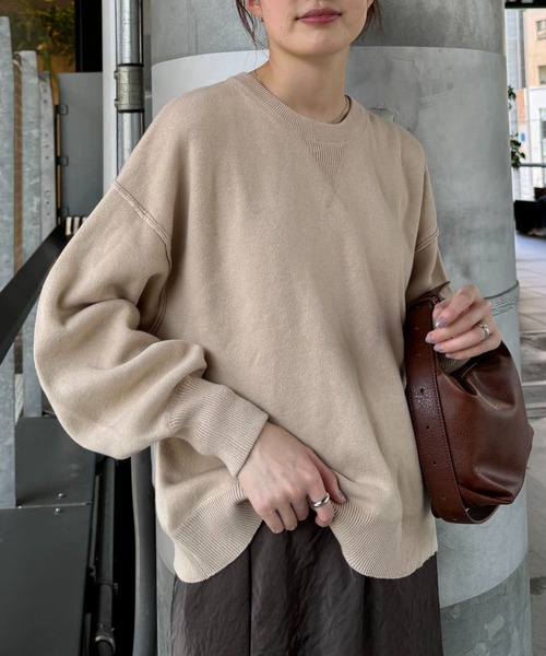 CIAOPANIC TYPY（チャオパニックティピー）の「≪お気に入り19万人突破≫【綿100％で洗える】16色展開スウェットライクボリュームスリーブニット（ニット/セーター・レディース・レッド/サーモンピンク/ブラウン/ホワイト/ピンク/ブルー/チャコールグレー/グレー/オフホワイト/カーキ/ブラック/オレンジ/ミント/イエロー/ブルー系その他/サックスブルー/ローズ/バーガンディー/グリーン系その他/ベージュ/パープル/ブルー系その他2・ONE SIZE）」の7枚目の写真