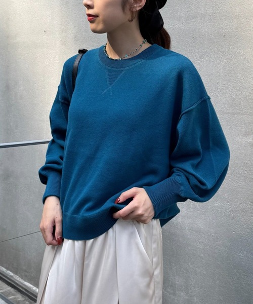 CIAOPANIC TYPY（チャオパニックティピー）の「≪お気に入り19万人突破≫【綿100％で洗える】16色展開スウェットライクボリュームスリーブニット（ニット/セーター・レディース・レッド/サーモンピンク/ブラウン/ホワイト/ピンク/ブルー/チャコールグレー/グレー/オフホワイト/カーキ/ブラック/オレンジ/ミント/イエロー/ブルー系その他/サックスブルー/ローズ/バーガンディー/グリーン系その他/ベージュ/パープル/ブルー系その他2・ONE SIZE）」の14枚目の写真