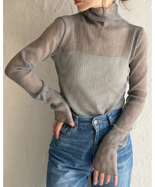 She's Closet(シーズクローゼット)の「ハイネック長袖グリッターラメシースルー/シアーロングTシャツカットソートップス(Tシャツ/カットソー・レディース・ブラック/ライトベージュ/ブラック×シルバー/オフホワイト/グレー・FREE)」の4枚目の写真