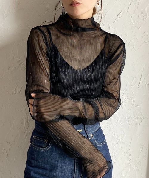 She's Closet(シーズクローゼット)の「ハイネック長袖グリッターラメシースルー/シアーロングTシャツカットソートップス(Tシャツ/カットソー・レディース・ブラック/ライトベージュ/ブラック×シルバー/オフホワイト/グレー・FREE)」の3枚目の写真
