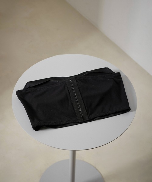 SALON adam et rope'（サロン アダム エ ロペ）の「アセテートサテンベアトップ（チューブトップ・レディース・ブラック/オフホワイト・M/S）」の3枚目の写真