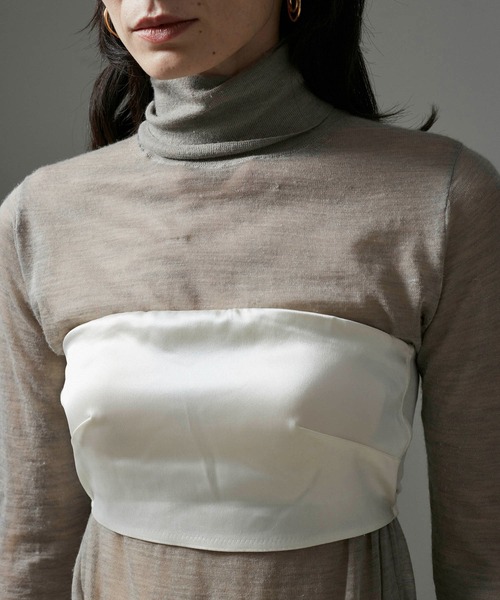 SALON adam et rope'（サロン アダム エ ロペ）の「アセテートサテンベアトップ（チューブトップ・レディース・ブラック/オフホワイト・M/S）」の11枚目の写真