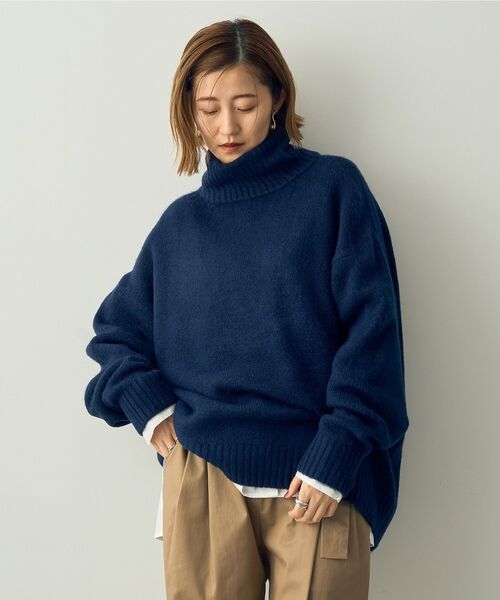 YECCA VECCA(イェッカヴェッカ)の「オフタートルネックソフトニット(ニット/セーター・レディース・杢グレー/ネイビー/レッド・FREE)」の2枚目の写真