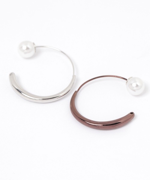 LAKOLE（ラコレ）の「パールキャッチフープピアス / 153164（ピアス（両耳用）・レディース・ブラウン/その他1・FREE）」の3枚目の写真