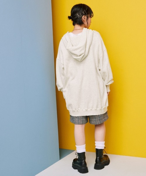 byYOUANCE（バイユアンス）の「ダメージグラフィックパーカー（パーカー・レディース・グリーン/オートミール・FREE）」の4枚目の写真