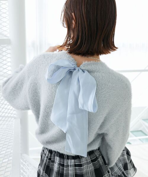 MAJESTIC LEGON(マジェスティックレゴン)の「バックリボンシャギーニット(ニット/セーター・レディース・ラベンダー/アイボリー/ライトグレー/ピンク/チャコールグレー・MEDIUM)」の4枚目の写真