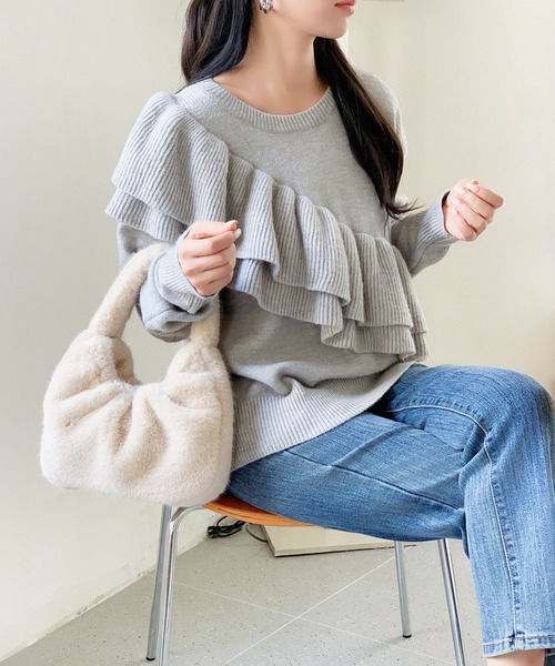 by LEGNA(バイレグナ)の「フリルデザインが華やか アシンメトリーフリルニット(ニット/セーター・レディース・ベージュ/グレー/ブラック/アイボリー・FREE)」の14枚目の写真