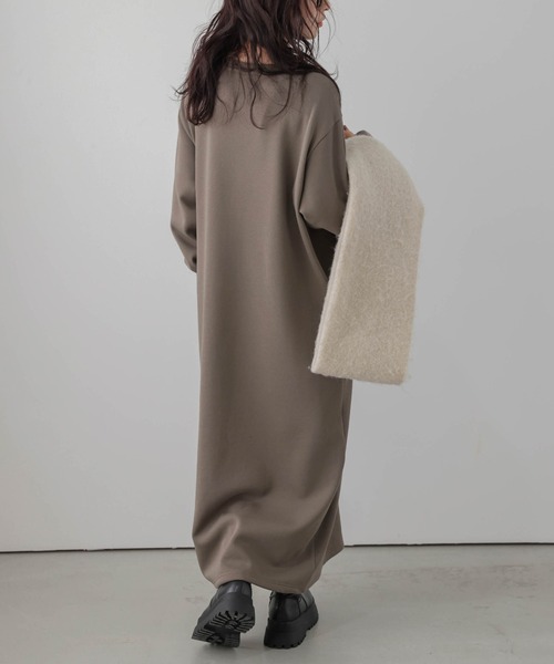 La-gemme（ラジェム）の「裏起毛スウェットロングワンピース（ワンピース・レディース・ブラック/グレー/モカ/オートミール・フリー）」の15枚目の写真