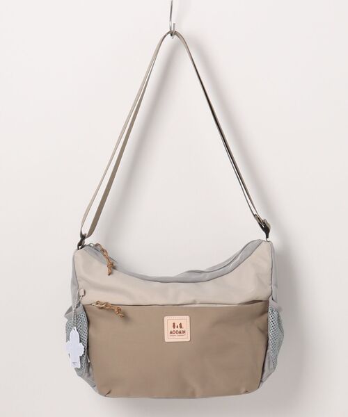 UP START(アップスタート)の「ムーミン ミイ スナフキン ロゴ はっ水加工 大容量 ショルダー バッグ(ショルダーバッグ・レディース・グリーン/レッド/ブラック/グレー・FREE)」の2枚目の写真