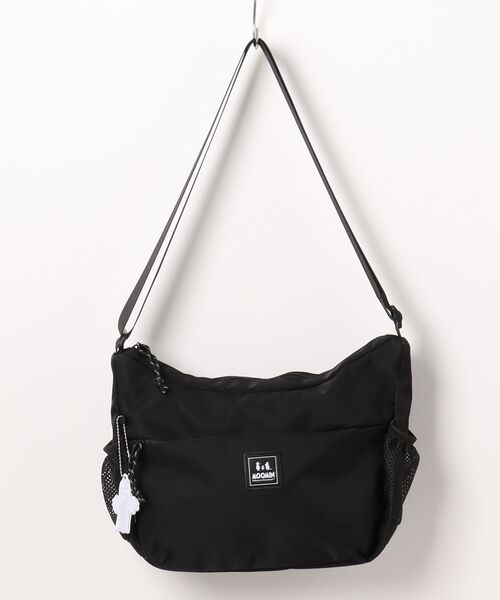 UP START(アップスタート)の「ムーミン ミイ スナフキン ロゴ はっ水加工 大容量 ショルダー バッグ(ショルダーバッグ・レディース・グリーン/レッド/ブラック/グレー・FREE)」の1枚目の写真