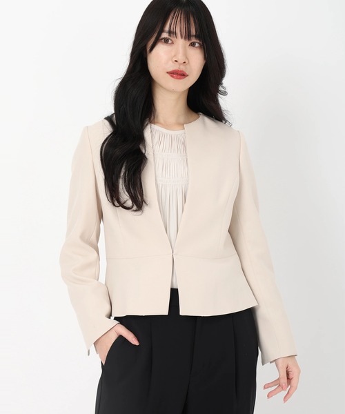 STRAWBERRY-FIELDS（ストロベリーフィールズ）の「セレモニー・オフィスシーンにおすすめなアイテム　ペプラムジャケット（ノーカラージャケット・レディース・ベージュ/ブラック/ネイビー・2/3）」の19枚目の写真