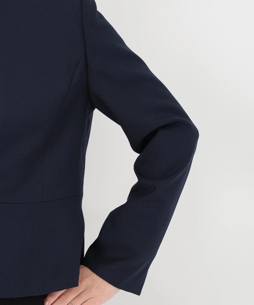 STRAWBERRY-FIELDS（ストロベリーフィールズ）の「セレモニー・オフィスシーンにおすすめなアイテム　ペプラムジャケット（ノーカラージャケット・レディース・ベージュ/ブラック/ネイビー・2/3）」の22枚目の写真